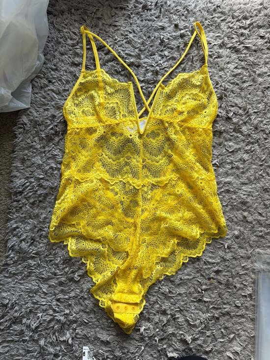 Cosmopolitan Other - Cosmopolitan Yellow Scalloped Lace Bodysuit Teddy Size M